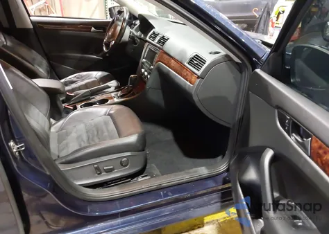 2013 Volkswagen Passat 2.5L Sel Premium z USA, uszkodzony, nr VIN 1VWCP7A36DC032964